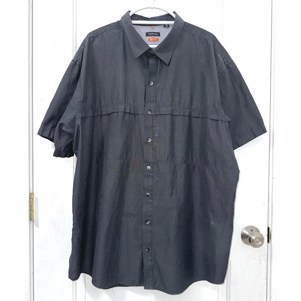 Van Heusen Traveler short-sleeve button-down shirt
In dark Gray